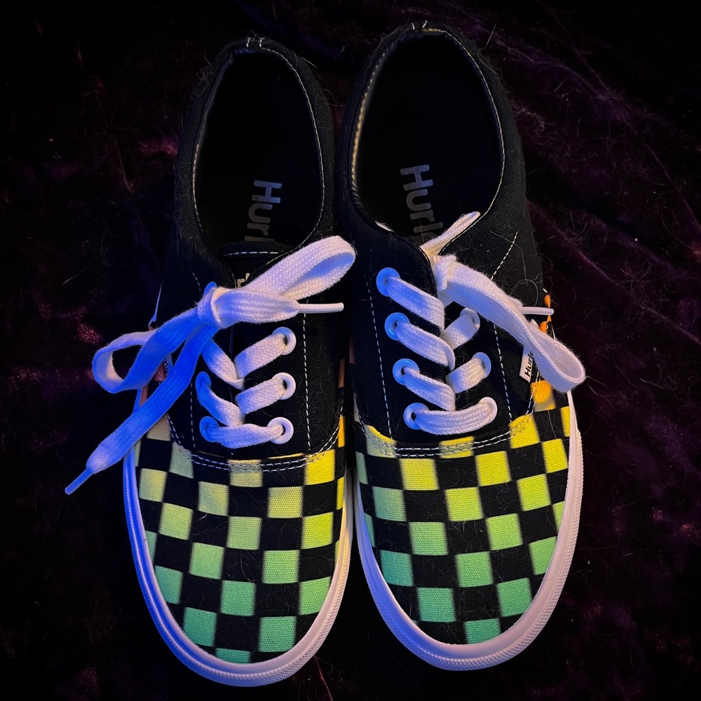 hurley checkerboard sneakers 🖤